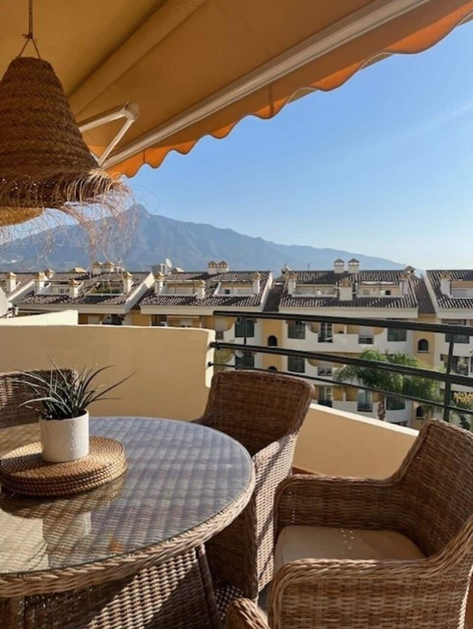 Apartment | Outdoor dining