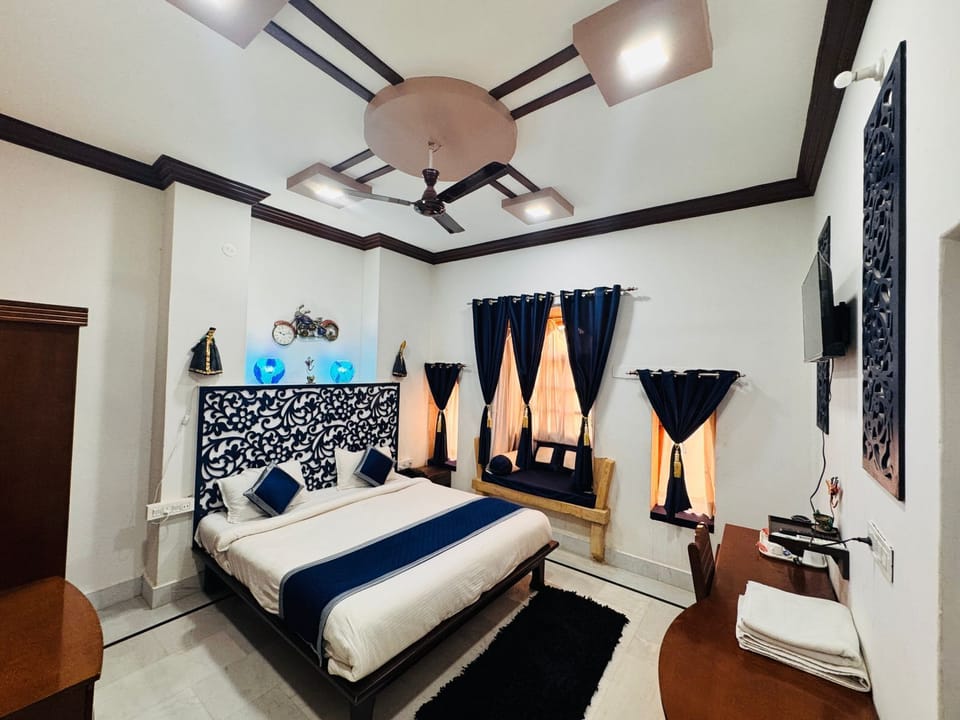 Luxury Room | Living area