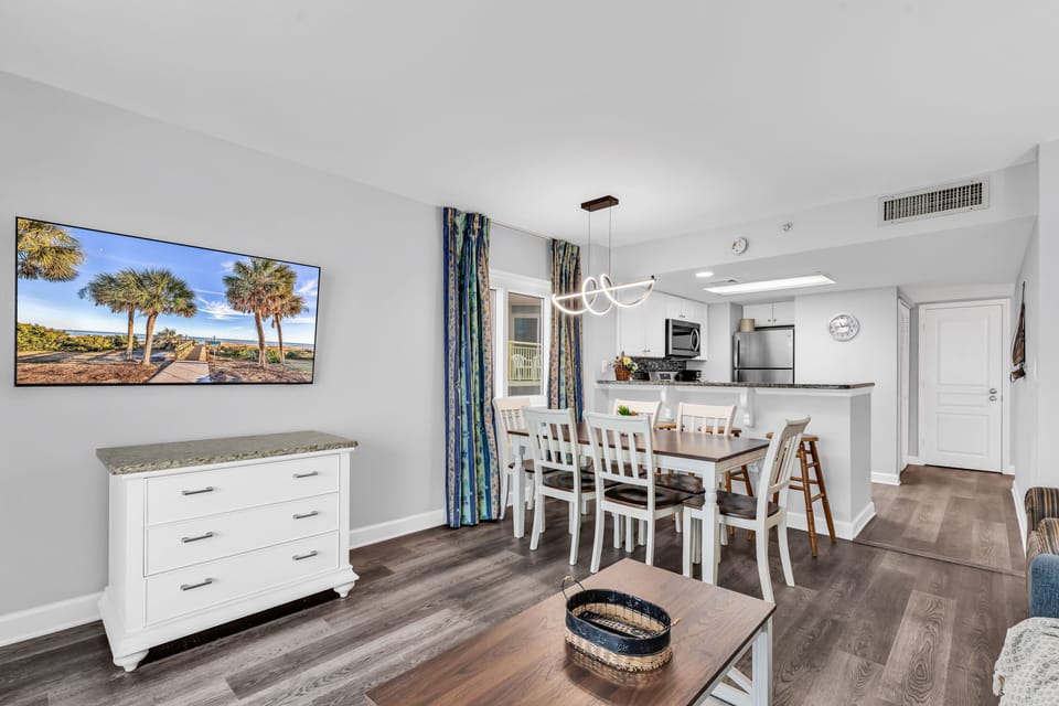 Signature Condo, 2 Bedrooms, Beach View, Beachfront | Living room | 37-inch Smart TV with digital channels
