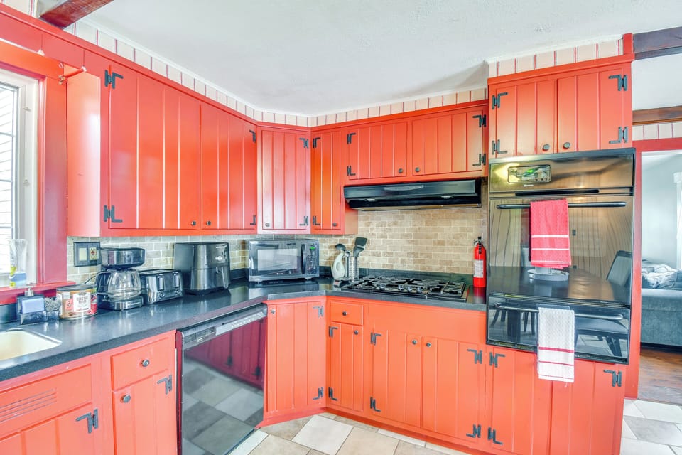 House (4 Bedrooms) | Interior