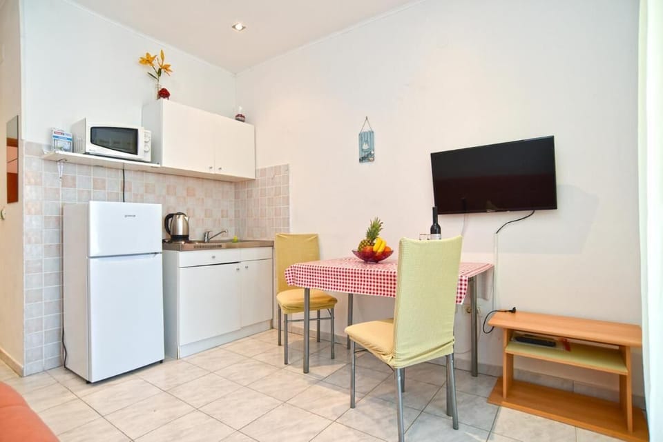 Apartment, 1 Bedroom, Terrace, Garden View | Interior
