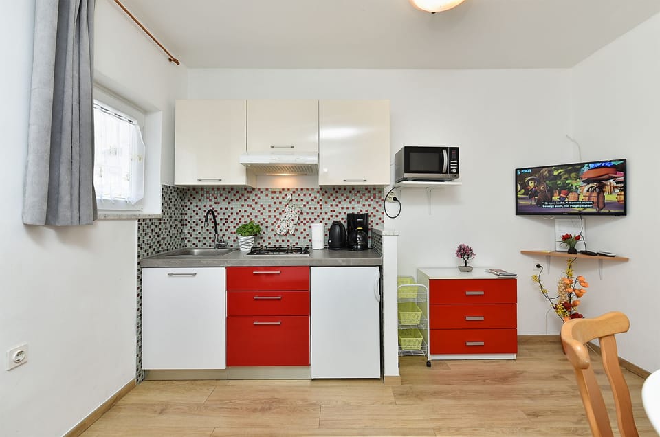 Apartment, 1 Bedroom, Smoking, Patio | Interior