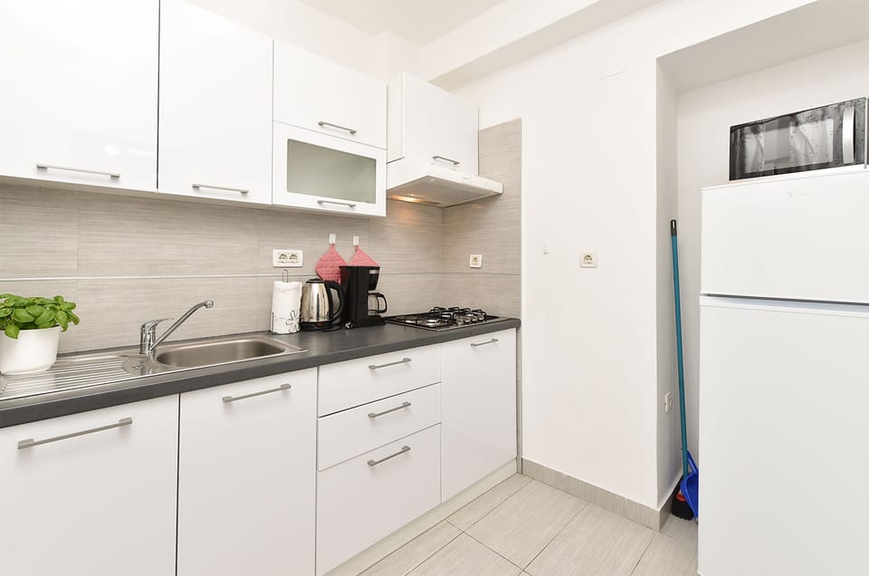 Apartment, 2 Bedrooms, Smoking, Patio | Interior