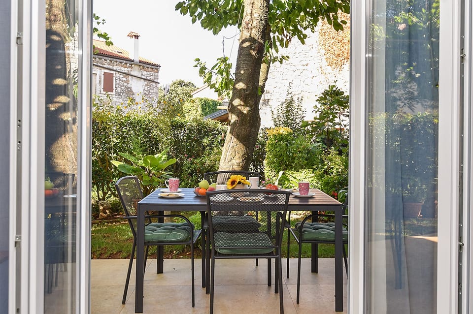 Apartment, 2 Bedrooms, Smoking, Patio | Outdoor dining