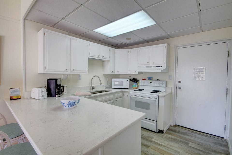 Studio | Private kitchen | Coffee/tea maker, fridge, oven, stovetop