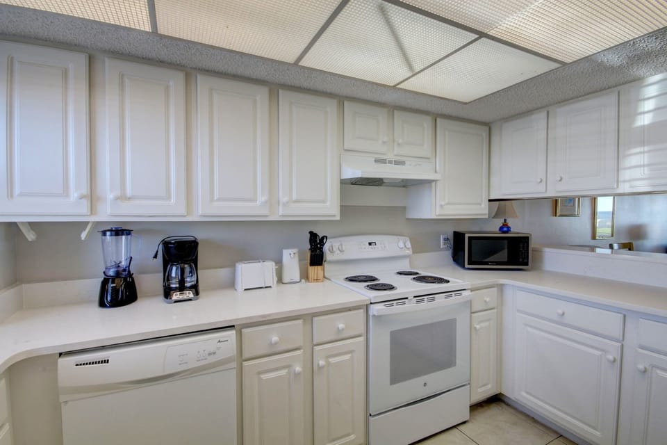 Condo, 2 Bedrooms | Private kitchen | Coffee/tea maker, fridge, oven, stovetop