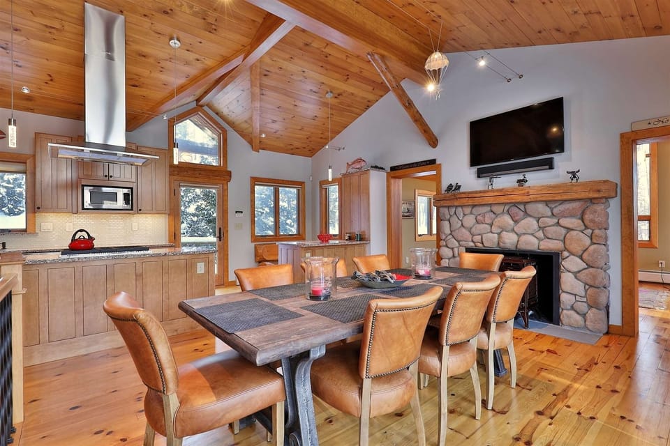 House, 4 Bedrooms | Dining
