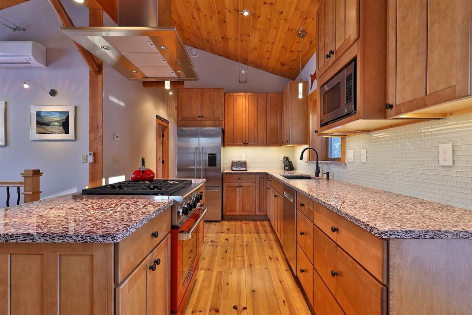 House, 4 Bedrooms | Private kitchen