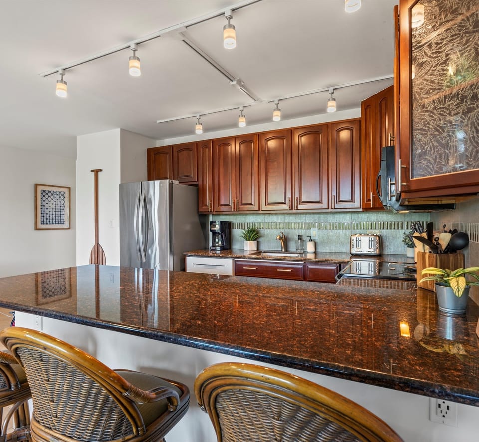 Condo, 2 Bedrooms | Private kitchen | Fridge, oven, stovetop, coffee/tea maker