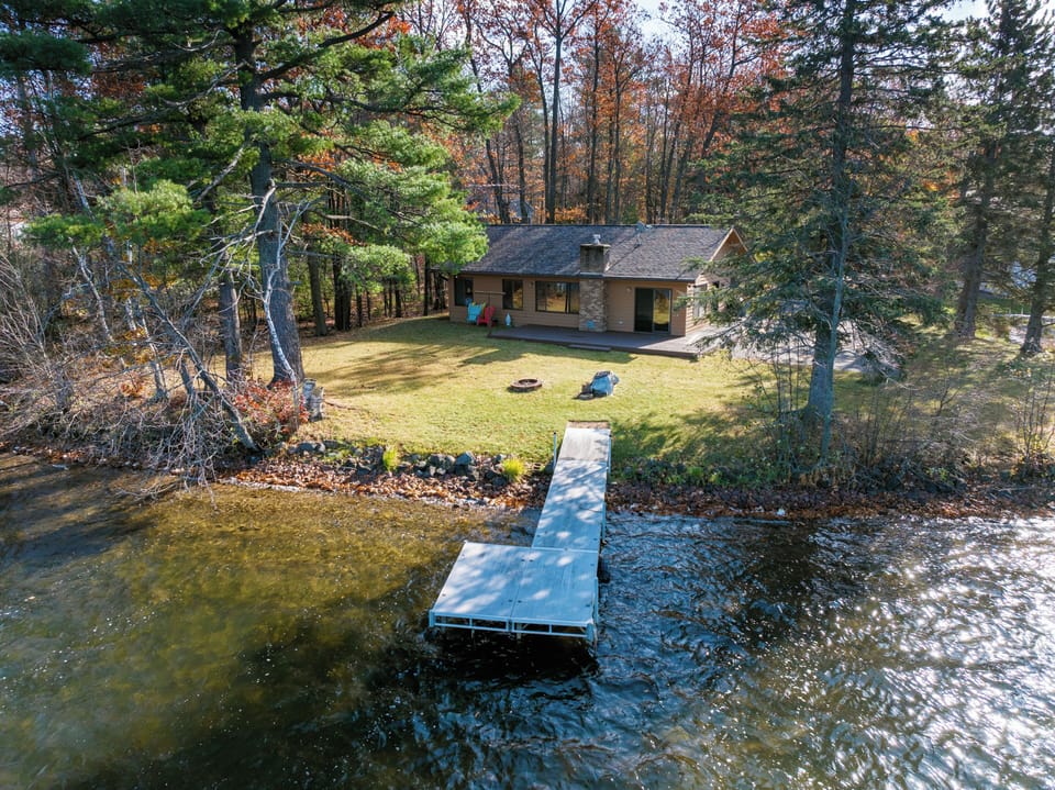 Private Dock and Flat Lot On Round Lake
