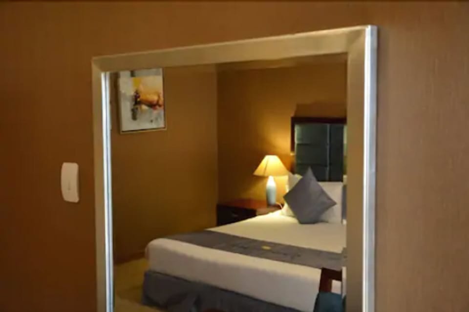 Minibar, in-room safe, desk, laptop workspace