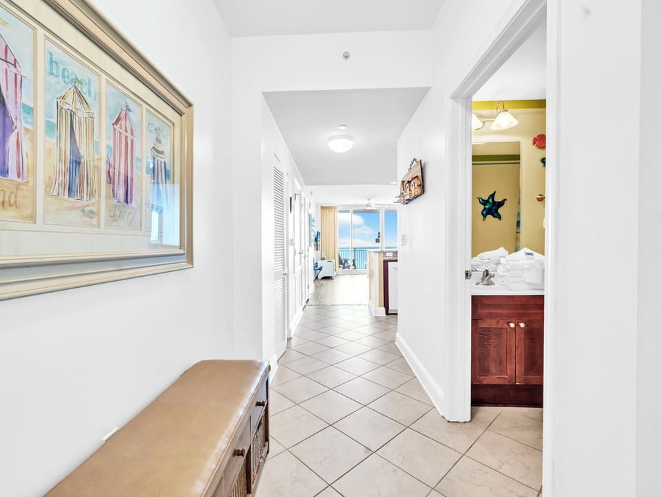 Welcome in to Aqua Resort 706