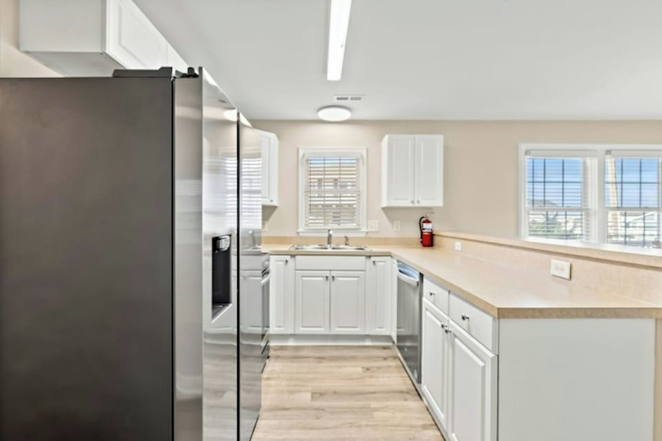 All modern appliances to make meal preparation a breeze.