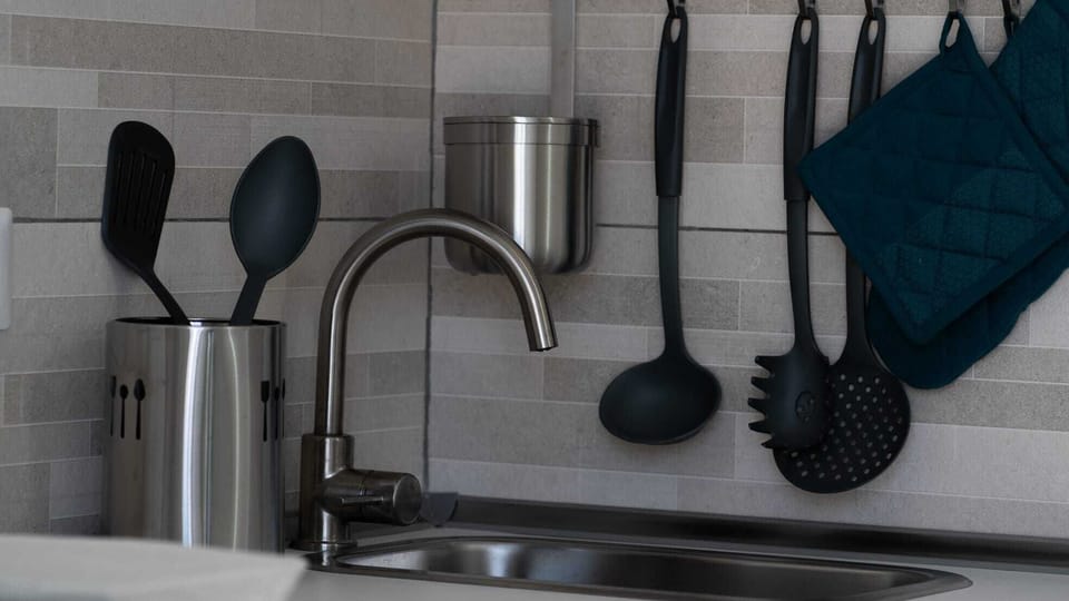 Deluxe Room, Patio | Private kitchen | Fridge, microwave, stovetop, cookware/dishes/utensils