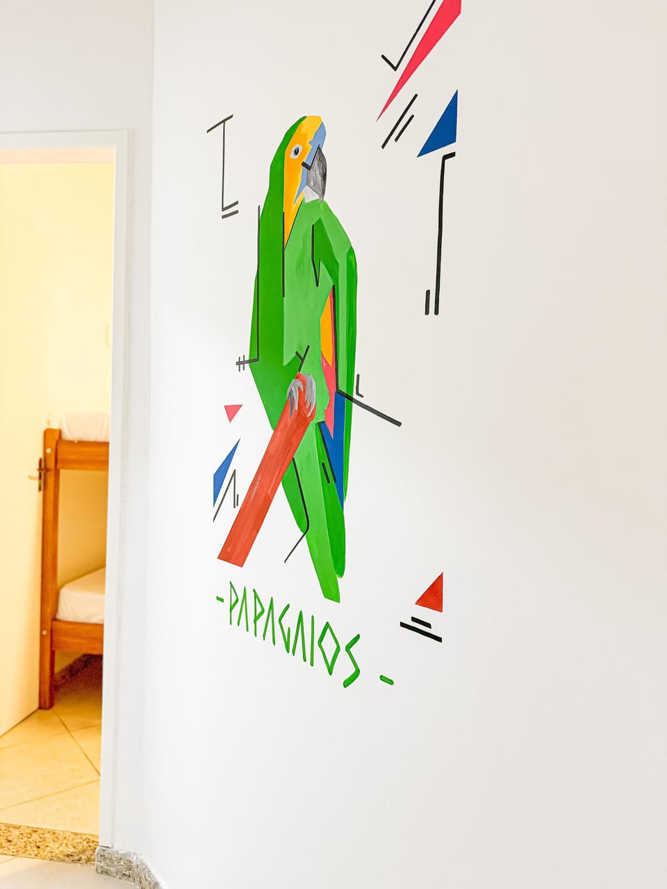Papagaios, Quarto Compartilhado FEMININO, 8 camas | Desk, laptop workspace, free WiFi