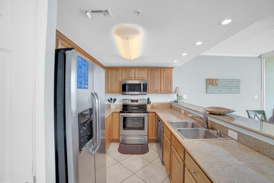 Condo, Multiple Beds (Sanibel 1105) | Private kitchen | Oven, toaster
