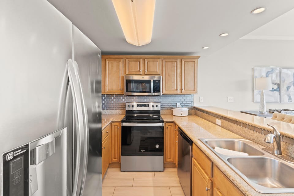 Condo, Multiple Beds (Sanibel 305) | Private kitchen | Oven