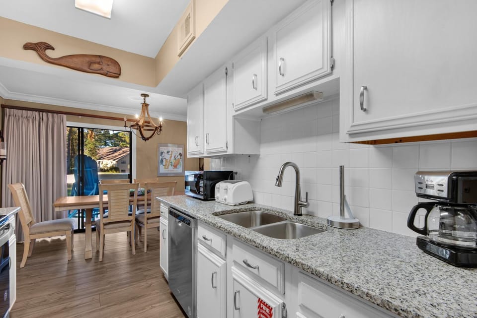 Condo, 1 King Bed with Sofa bed (Seascape 22A- Hello Sunshine) | Private kitchen | Oven, toaster
