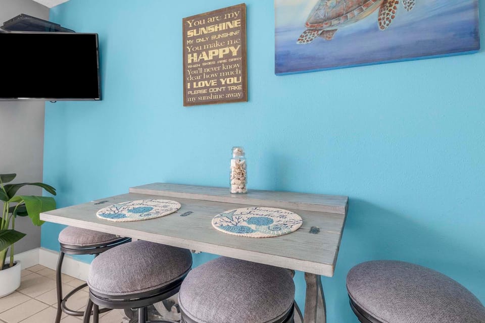 Condo, 1 Queen Bed with Sofa bed (Seaside Beach & Racquet 3305) | Dining