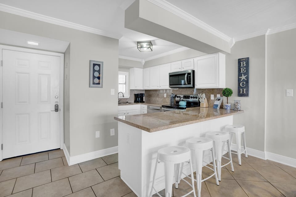 Condo, Multiple Beds (Seaside Beach & Racquet 5917) | Private kitchen | Oven