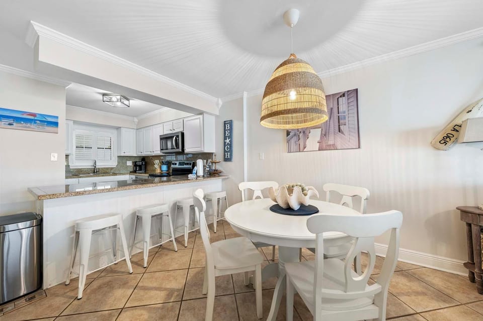 Condo, Multiple Beds (Seaside Beach & Racquet 5917) | Dining