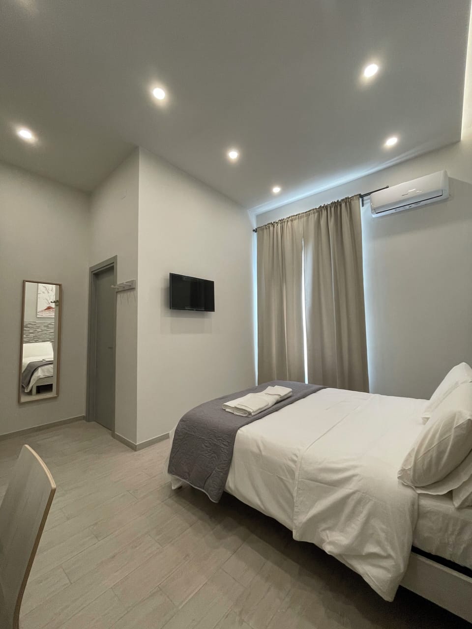 Ampia Matrimoniale | Desk, laptop workspace, WiFi (free)