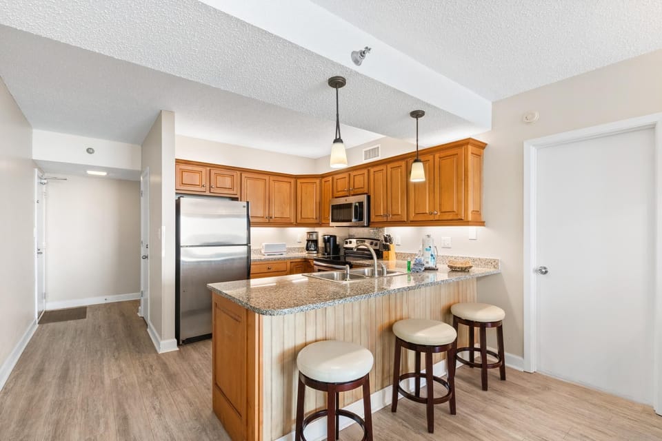 Condo, Multiple Beds (Shoalwater 1202) | Private kitchen | Oven