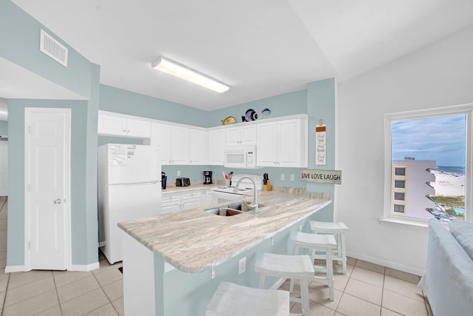Condo, Multiple Beds (Tropic Isles 801) | Private kitchen | Oven, toaster