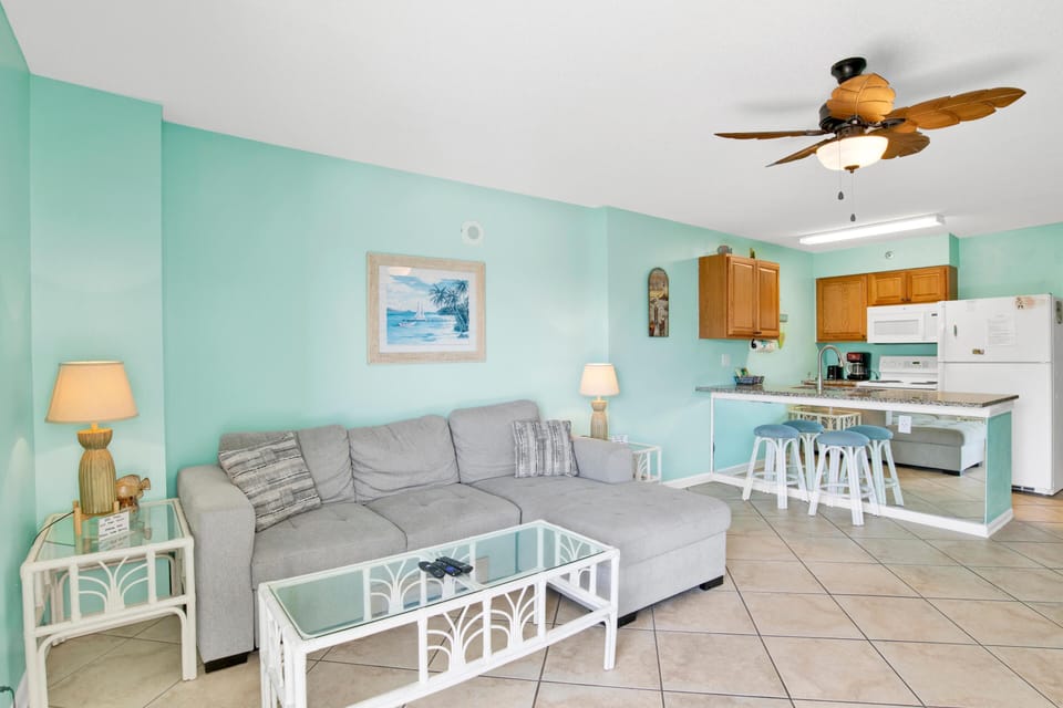 Condo, 1 Queen Bed with Sofa bed (Tradewinds 708) | Living area
