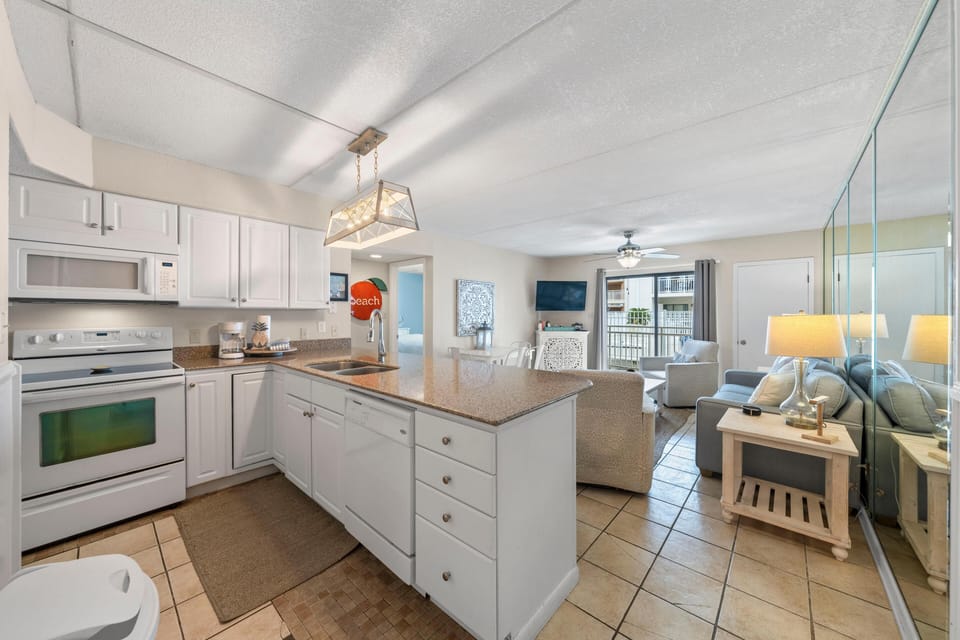 Condo, Multiple Beds (Sugar Beach 128) | Private kitchen | Oven