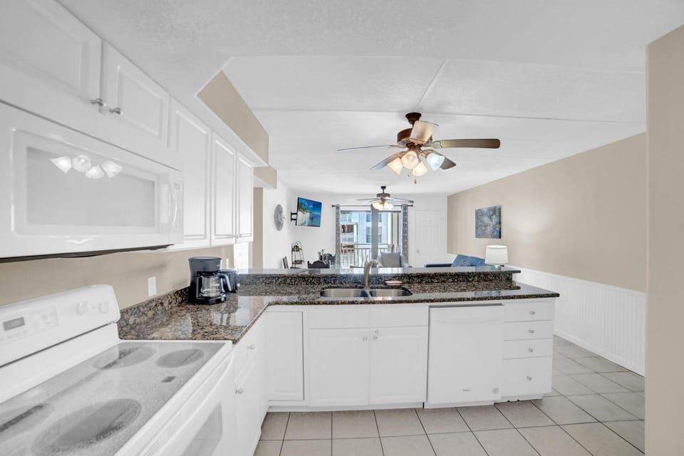 Condo, Multiple Beds (Sugar Beach 230) | Private kitchen | Oven