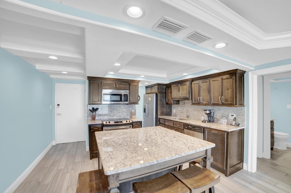 Condo, Multiple Beds (Sugar Beach 241) | Private kitchen | Oven