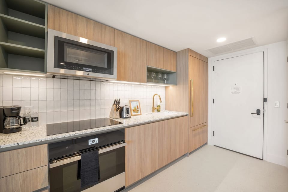 Fully equipped kitchen, perfect for cooking and entertaining!