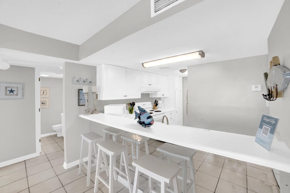 Condo, Multiple Beds (Sugar Beach 246) | Private kitchen | Oven