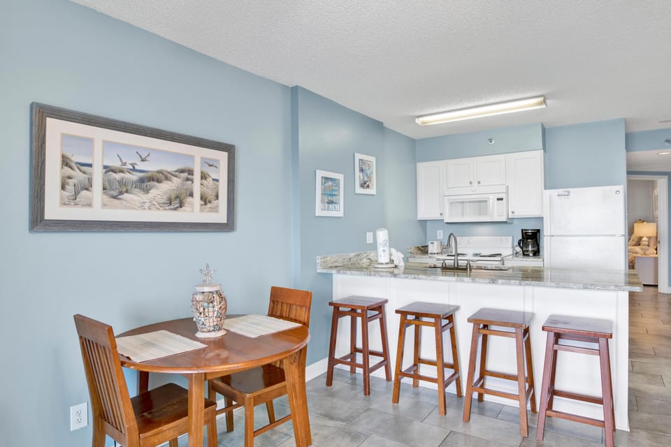 Condo, 1 Queen Bed with Sofa bed (Tradewinds 1102) | Dining