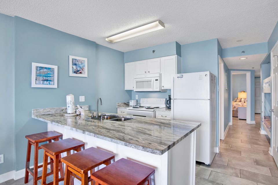 Condo, 1 Queen Bed with Sofa bed (Tradewinds 1102) | Private kitchen | Oven, toaster