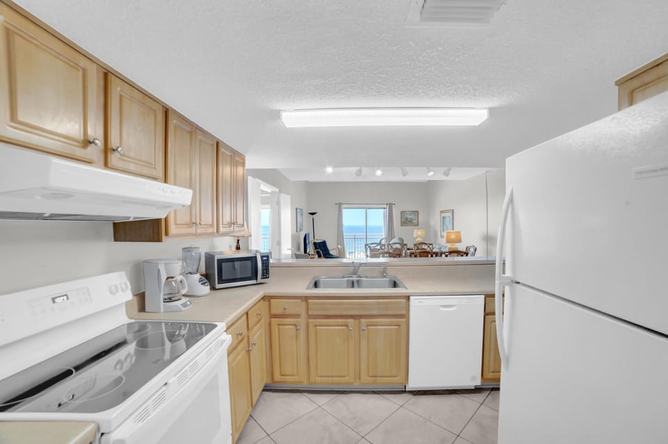Condo, Multiple Beds (Sugar Beach 340) | Private kitchen | Oven