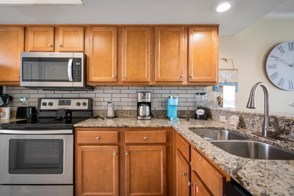 Condo, Multiple Beds (The Whaler B6) | Private kitchen | Oven, toaster