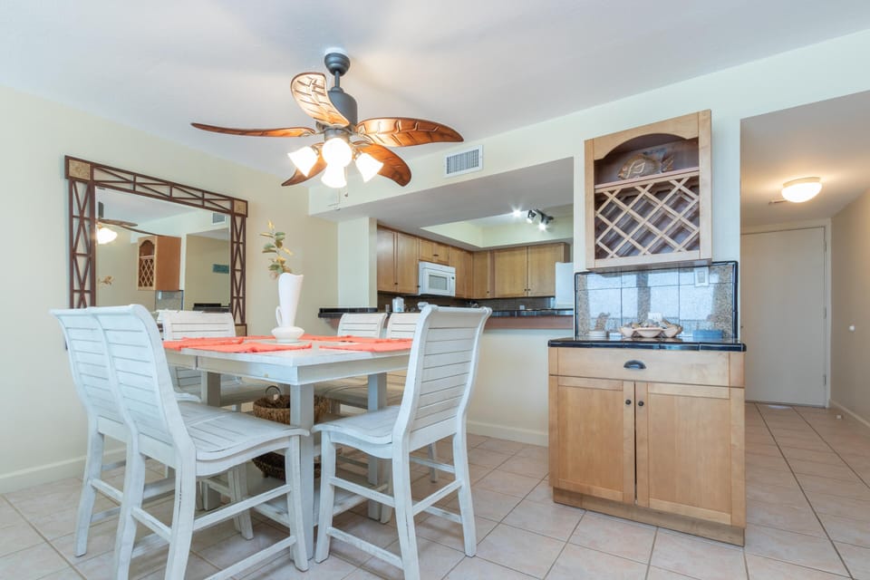 Condo, Multiple Beds (The Breakers 73) | Dining