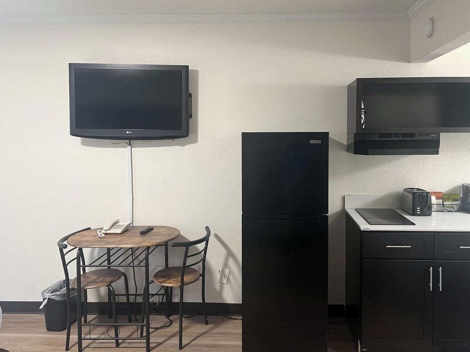 Fridge, microwave, stovetop
