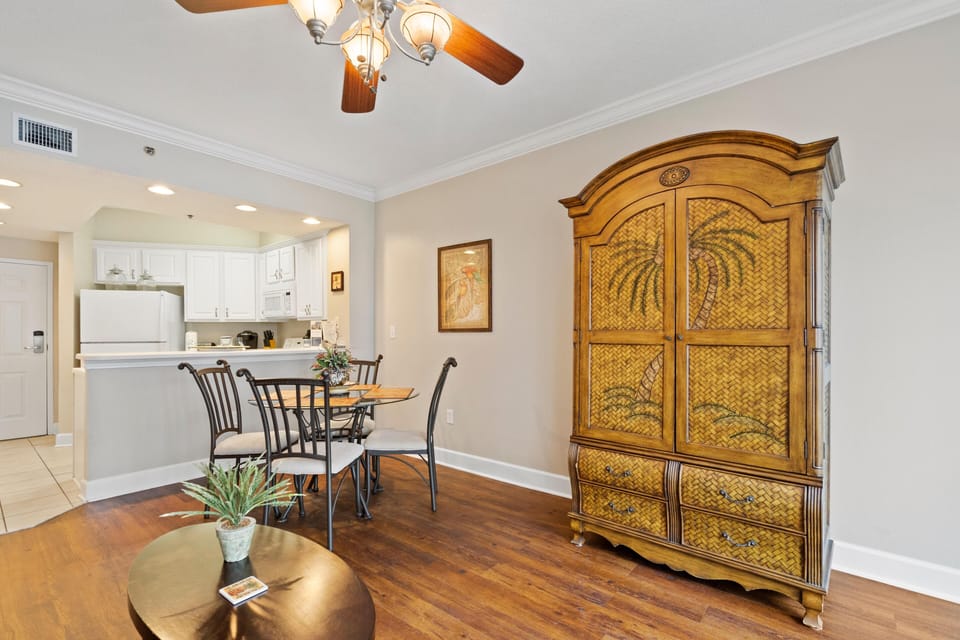Condo, 1 King Bed with Sofa bed (Palm Beach A23) | Dining