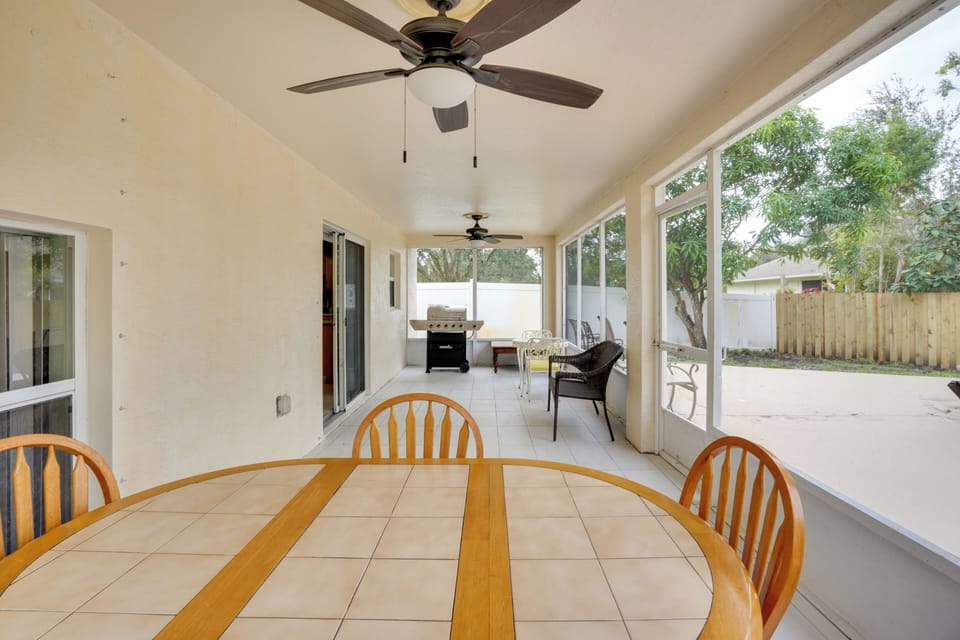 Screened-In Lanai | Gas Grill