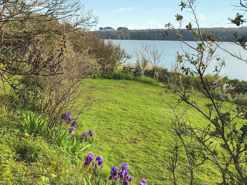 Bungalow garden | The Bungalow, St Ishmaels Musslewick, near Broad Haven