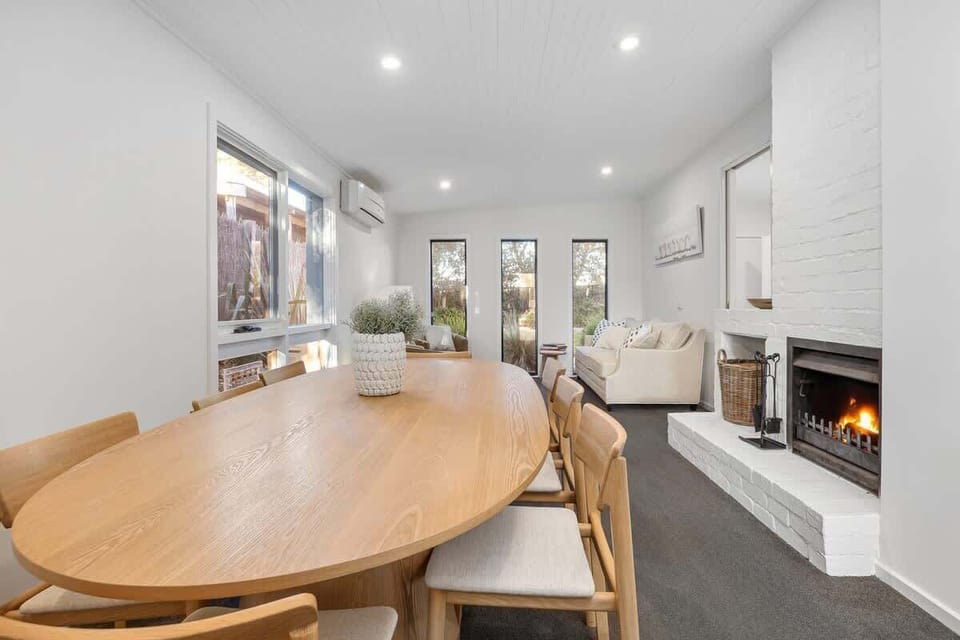If you do want to eat inside, then this space is very cosy to do so. 