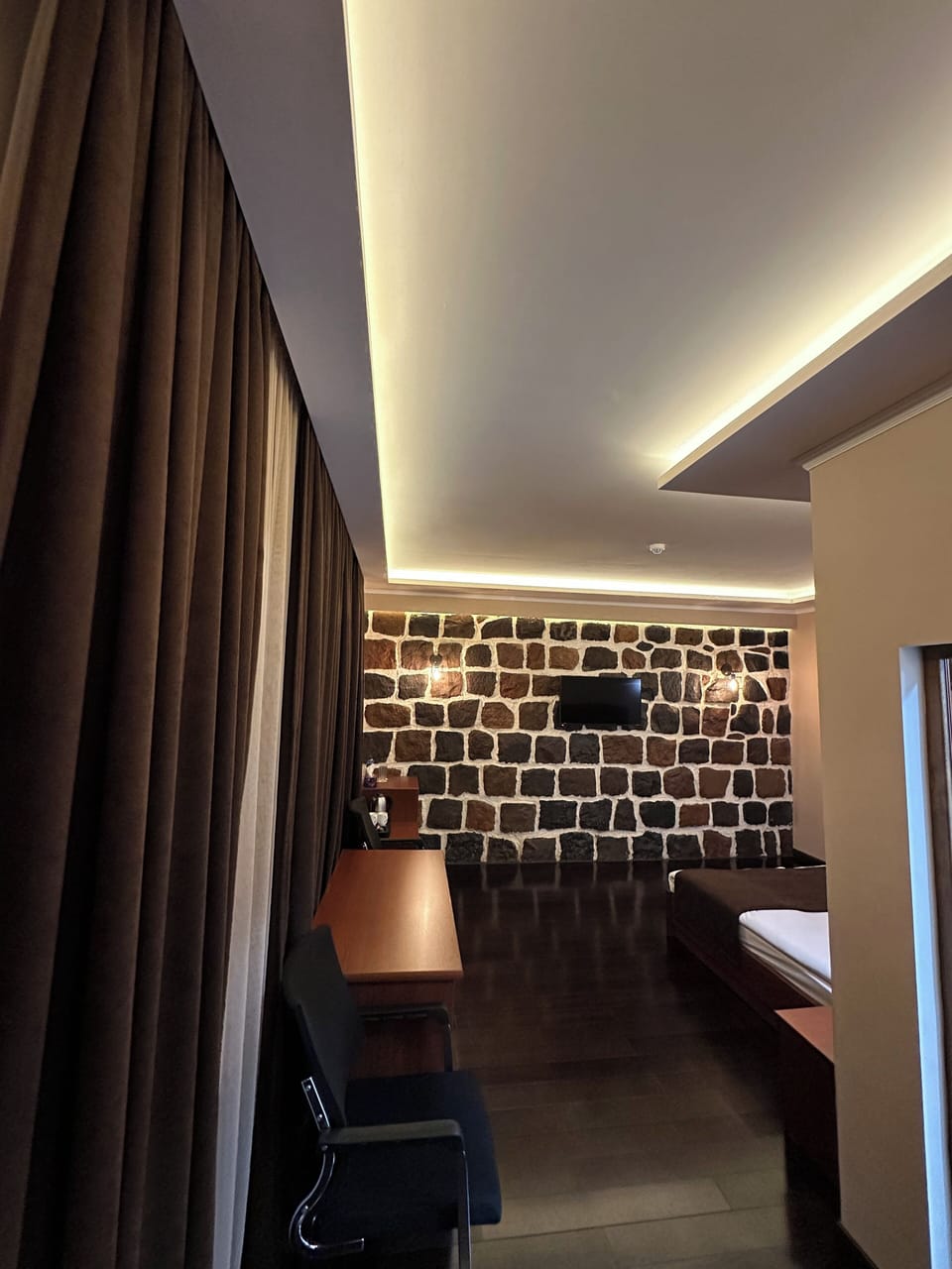 Deluxe Double Room | Desk, laptop workspace, iron/ironing board, free WiFi