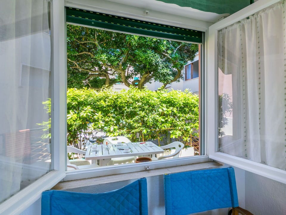 Glass, Shade, Balcony, Chair, Houseplant, Window Treatment, Eco Hotel, Outdoor Furniture, Daylighting, Window Covering