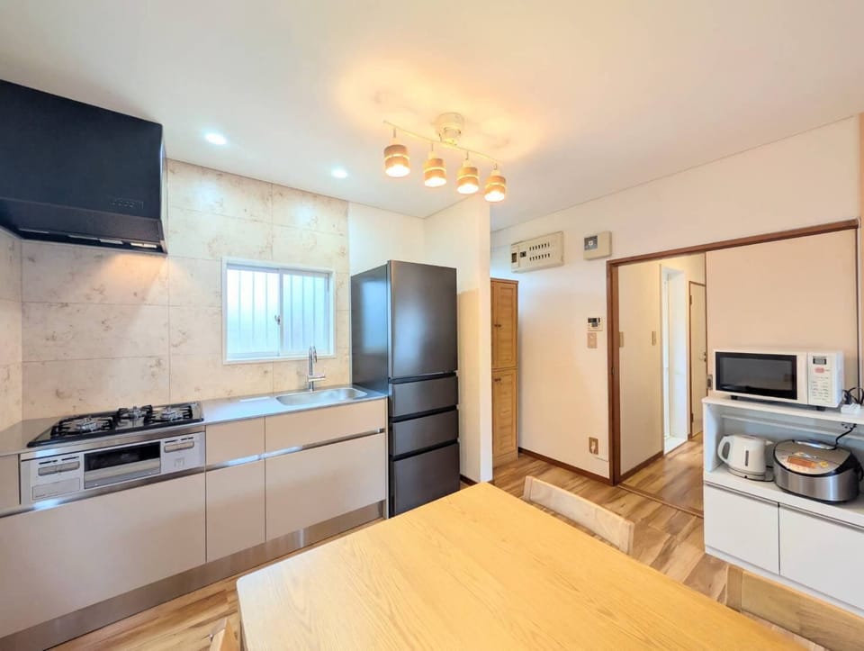 Luxury Villa, 4 Bedrooms, Hot Tub, Mountain View | Private kitchen