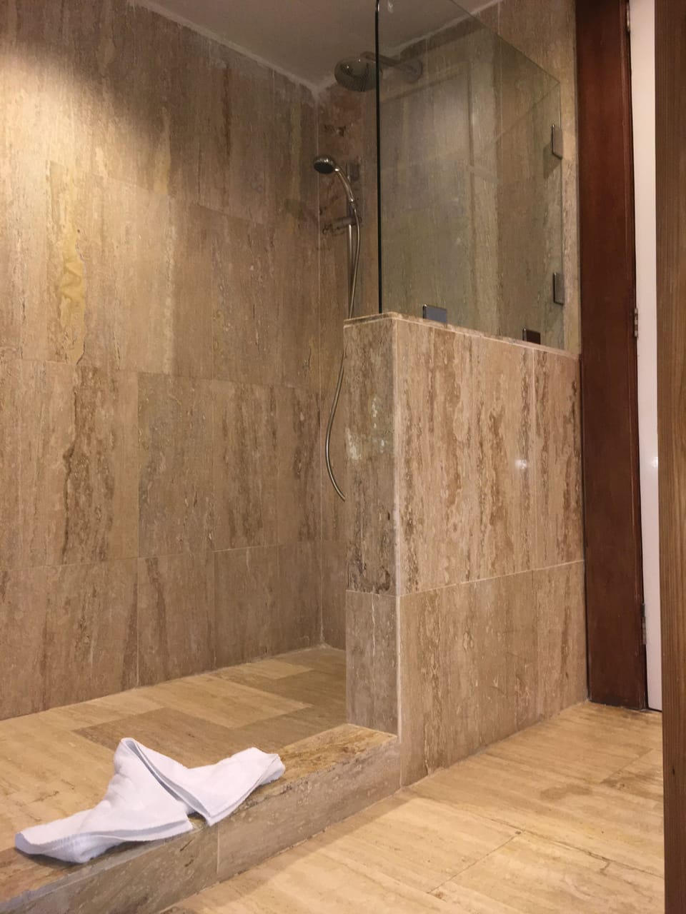 Family superior 2 Adults and 1 Child | Bathroom shower
