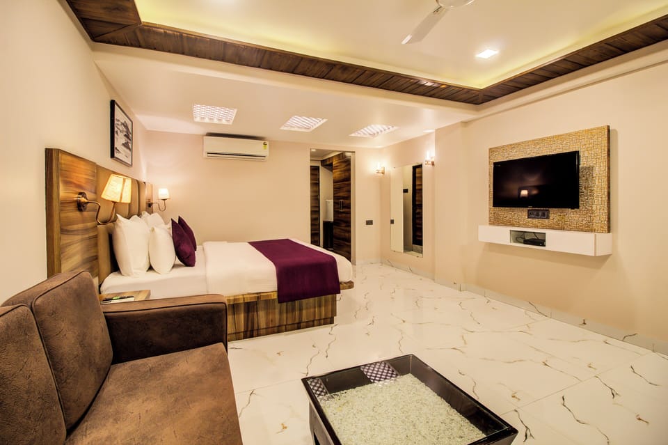 Luxury Double Room, Valley View | Premium bedding, minibar, desk, laptop workspace