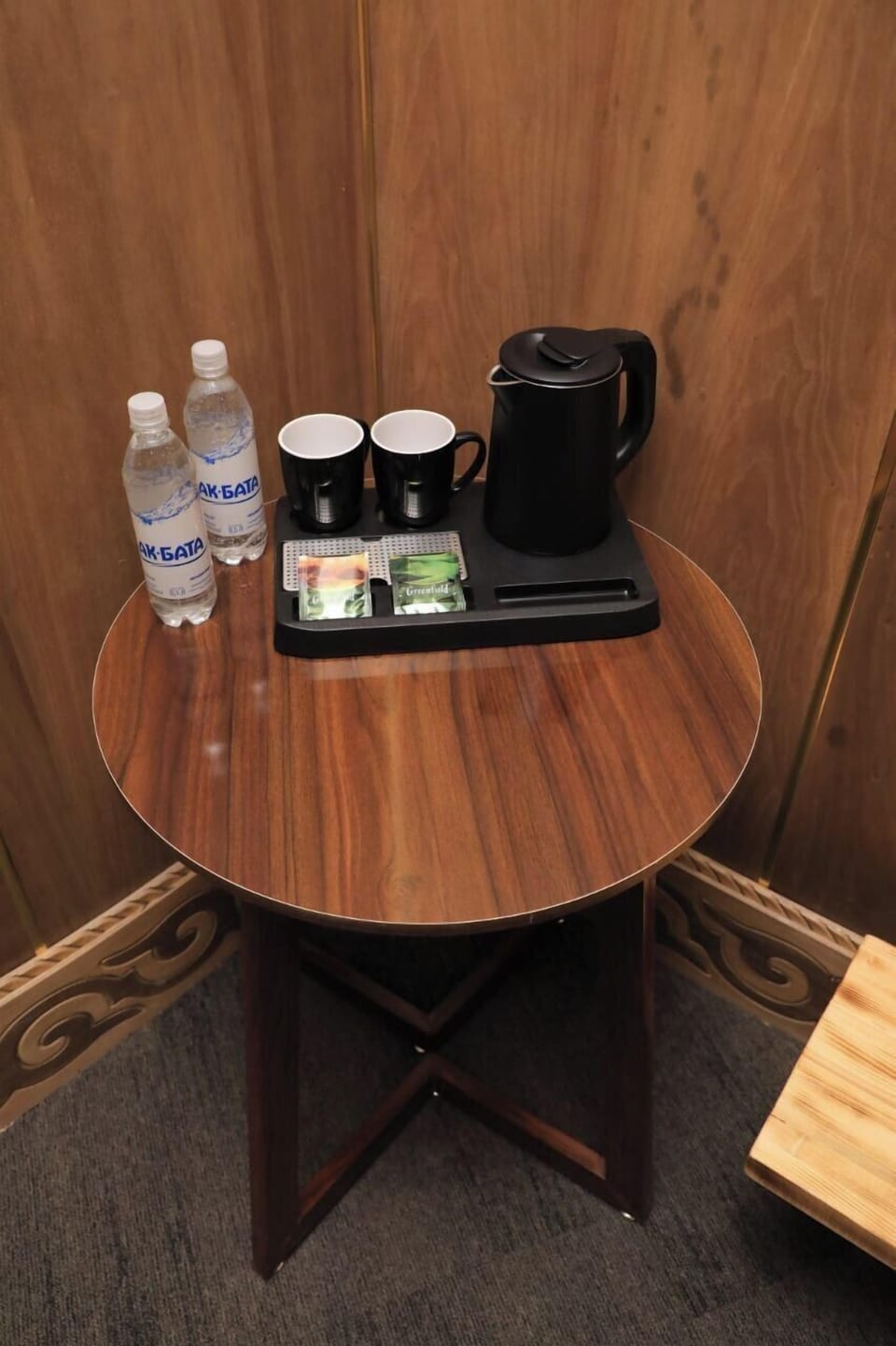Premium bedding, desk, free WiFi